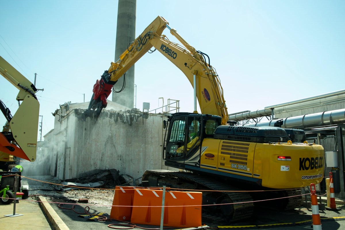 The demolition of Building 236-H at the Savannah River Site is part of ongoing efforts to address aging infrastructure by
modernizing and eliminating many of the Cold War-era facilities throughout the Tritium complex.