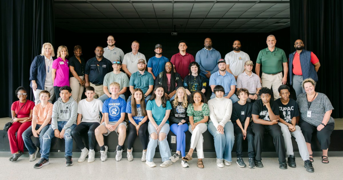 The SRNS Education Outreach Program STEM Pals reveal with nuclear operators from the SRS Apprenticeship Program and Jackson STEM Middle School students.